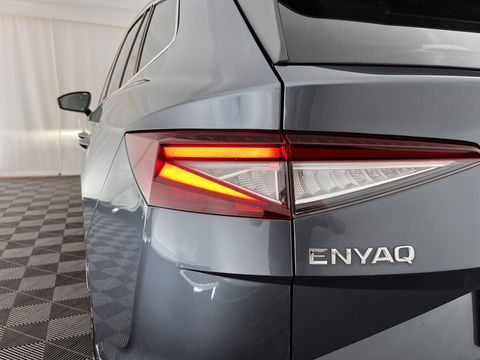 Škoda Enyaq iV 80 Luxus [ 3-Fase ] (INCL-BTW) *PANO | LUXURY-LEATHER | HEAD-UP | ADAPTIVE-CRUISE | MEMORY-PACK | FULL-LED | DIGI-COCKPIT | BLIND-SPOT | NAVI-FULLMAP | KEYLESS | CAMERA | HEATED-SPORTSEATS | KEYLESS | 19"ALU*