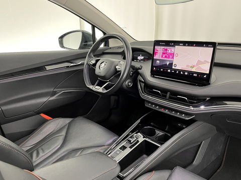 Škoda Enyaq iV 80 Luxus [ 3-Fase ] (INCL-BTW) *PANO | LUXURY-LEATHER | HEAD-UP | ADAPTIVE-CRUISE | MEMORY-PACK | FULL-LED | DIGI-COCKPIT | BLIND-SPOT | NAVI-FULLMAP | KEYLESS | CAMERA | HEATED-SPORTSEATS | KEYLESS | 19"ALU*