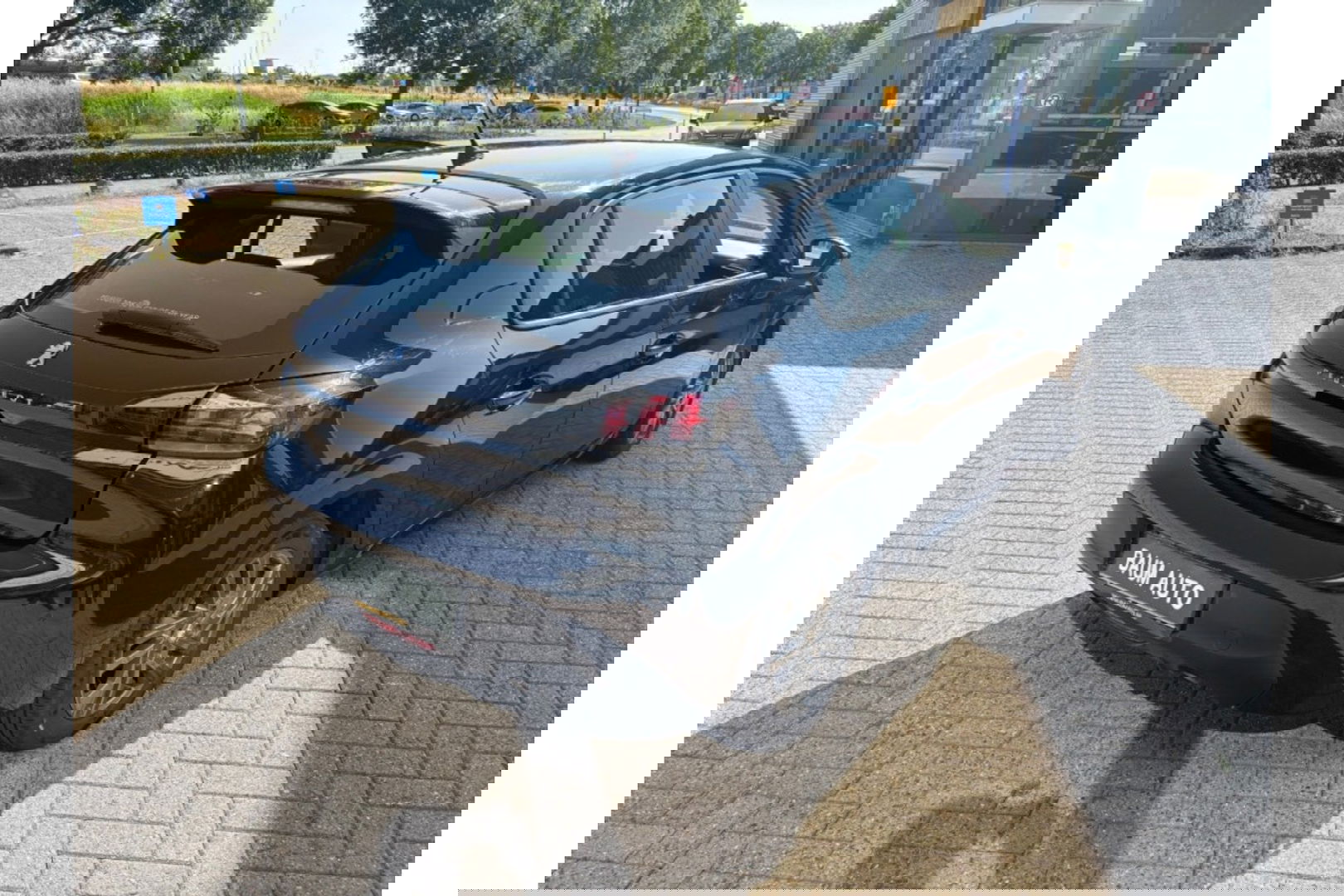 Peugeot 208 1.2 PURETECH ACTIVE AUTOMAAT NAVI LMV PDC