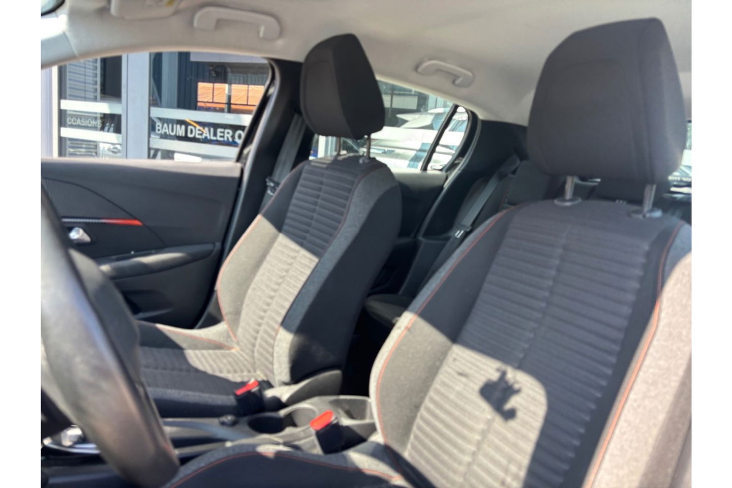 Peugeot 208 1.2 PURETECH ACTIVE AUTOMAAT NAVI LMV PDC