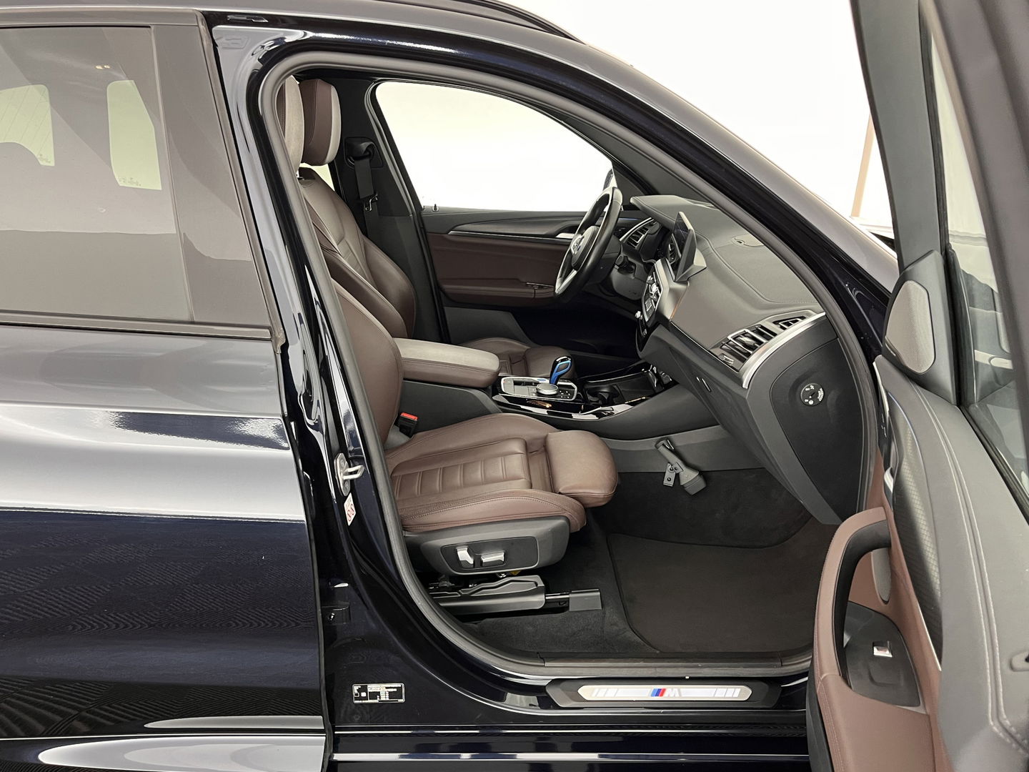 BMW iX3 High Executive Shadow-line-Plus-Pack 80 kWh [ 3-Fase ] (INCL-BTW) *PANO | LUXURY-LEATHER | FULL-LED | MEMORY-PACK | HEAD-UP | ADAPTIVE-CRUISE | TOPVIEW | HARMAN/KARDON-AUDIO | BLIND-SPOT | SPORT-SEATS | DAB+ | CARPLAY | KEYLESS | 20''ALU*