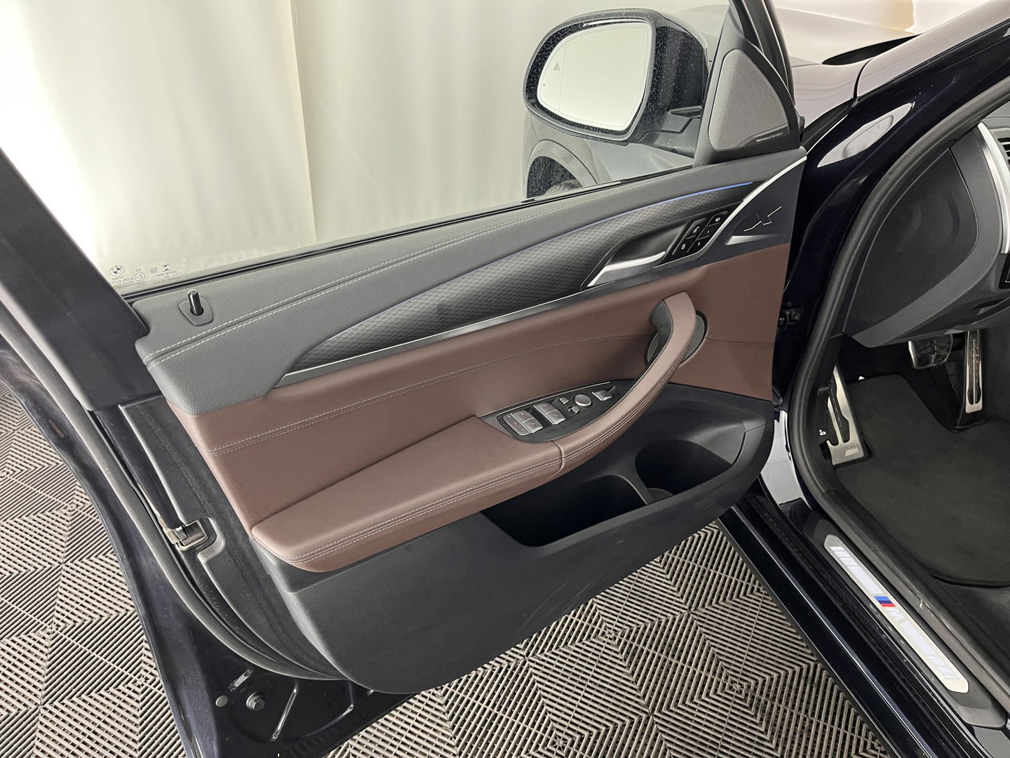 BMW iX3 High Executive Shadow-line-Plus-Pack 80 kWh [ 3-Fase ] (INCL-BTW) *PANO | LUXURY-LEATHER | FULL-LED | MEMORY-PACK | HEAD-UP | ADAPTIVE-CRUISE | TOPVIEW | HARMAN/KARDON-AUDIO | BLIND-SPOT | SPORT-SEATS | DAB+ | CARPLAY | KEYLESS | 20''ALU*