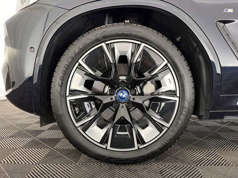 BMW iX3 High Executive Shadow-line-Plus-Pack 80 kWh [ 3-Fase ] (INCL-BTW) *PANO | LUXURY-LEATHER | FULL-LED | MEMORY-PACK | HEAD-UP | ADAPTIVE-CRUISE | TOPVIEW | HARMAN/KARDON-AUDIO | BLIND-SPOT | SPORT-SEATS | DAB+ | CARPLAY | KEYLESS | 20''ALU*