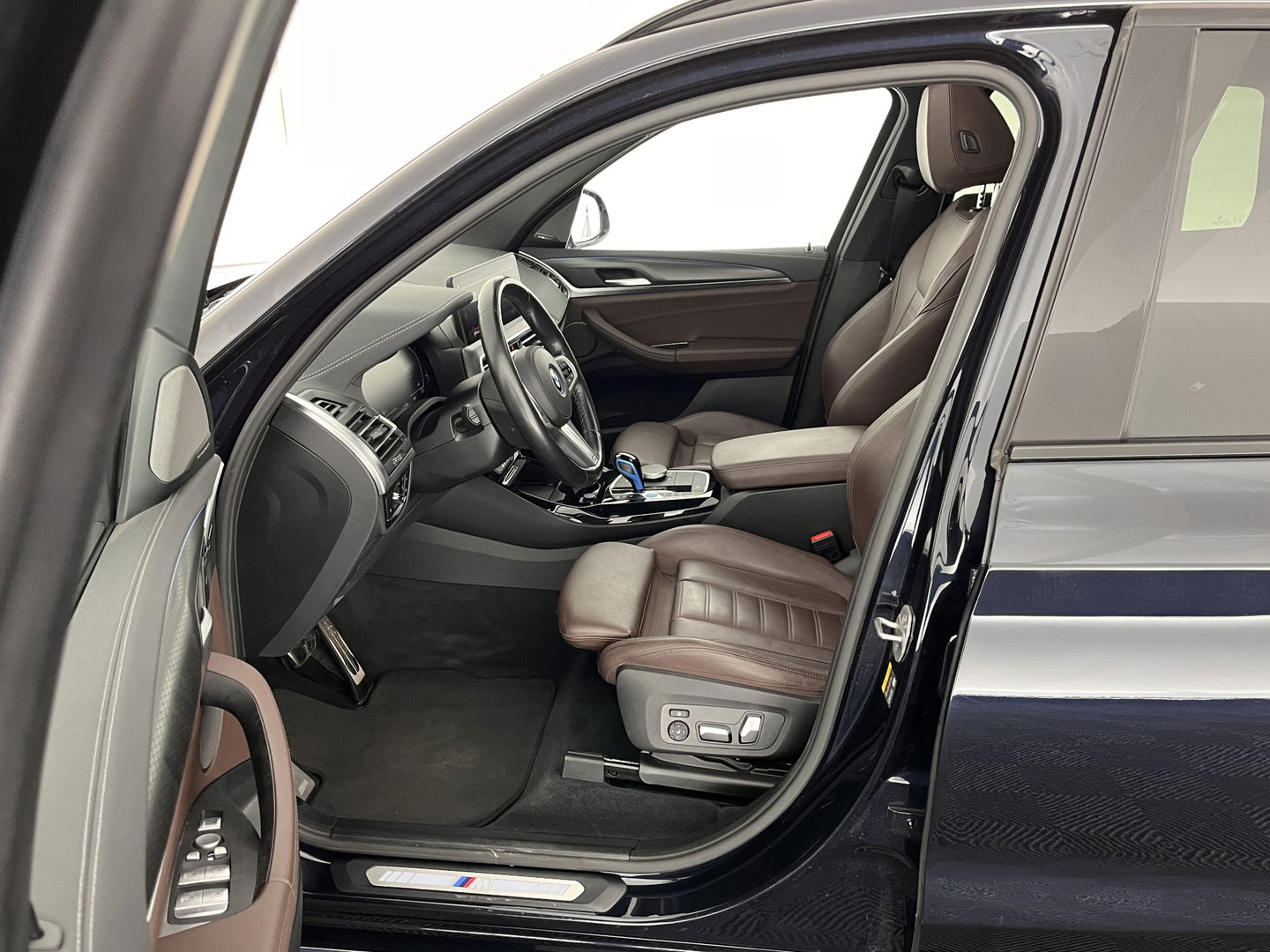BMW iX3 High Executive Shadow-line-Plus-Pack 80 kWh [ 3-Fase ] (INCL-BTW) *PANO | LUXURY-LEATHER | FULL-LED | MEMORY-PACK | HEAD-UP | ADAPTIVE-CRUISE | TOPVIEW | HARMAN/KARDON-AUDIO | BLIND-SPOT | SPORT-SEATS | DAB+ | CARPLAY | KEYLESS | 20''ALU*