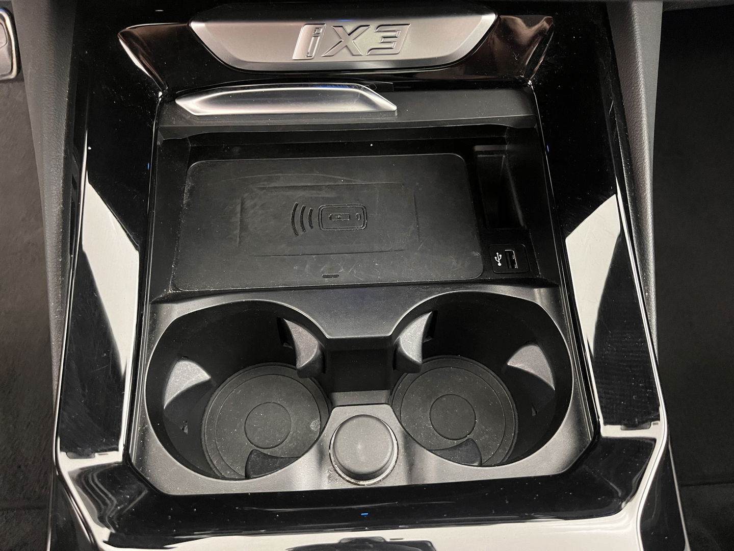 BMW iX3 High Executive Shadow-line-Plus-Pack 80 kWh [ 3-Fase ] (INCL-BTW) *PANO | LUXURY-LEATHER | FULL-LED | MEMORY-PACK | HEAD-UP | ADAPTIVE-CRUISE | TOPVIEW | HARMAN/KARDON-AUDIO | BLIND-SPOT | SPORT-SEATS | DAB+ | CARPLAY | KEYLESS | 20''ALU*