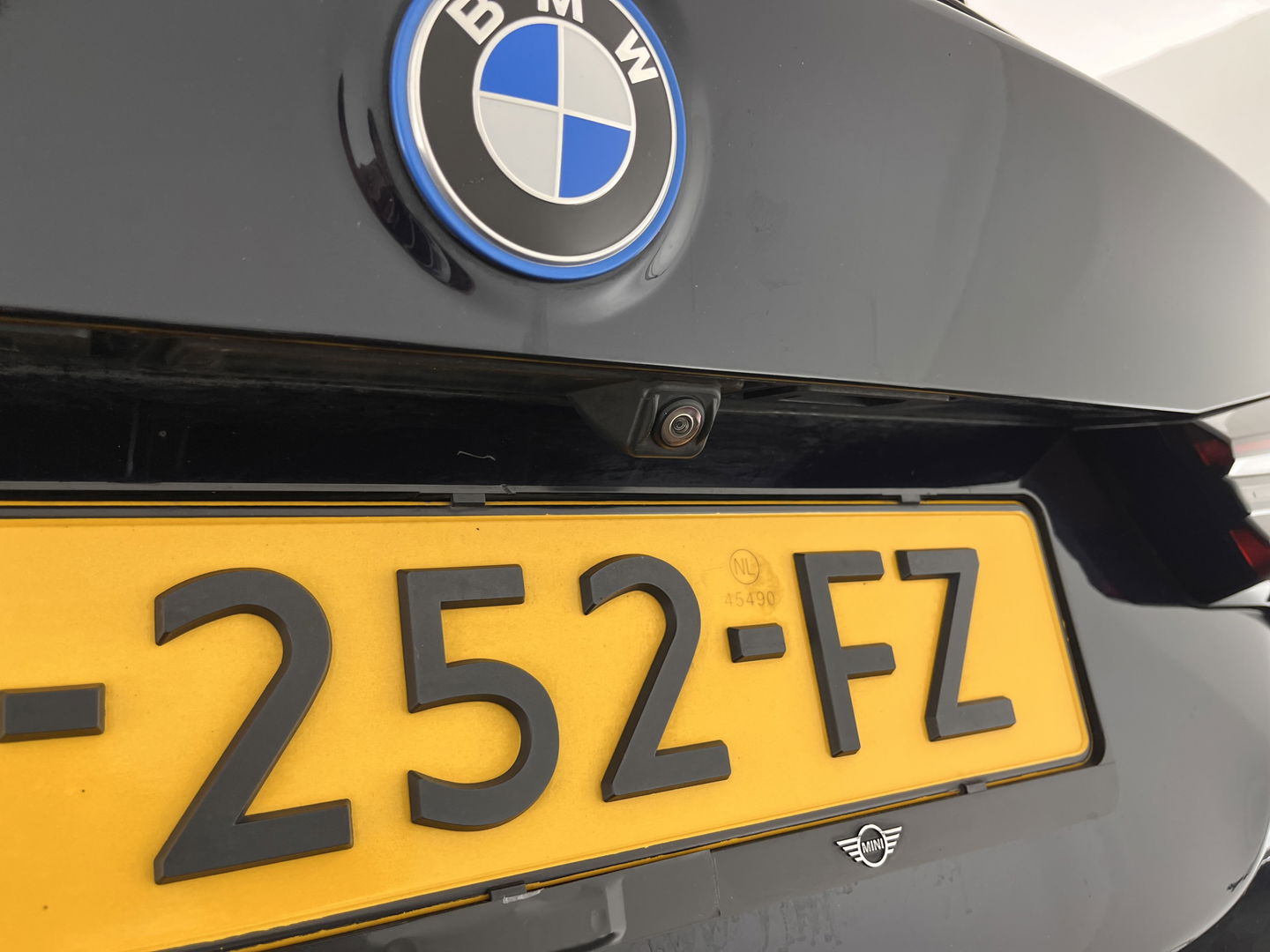 BMW iX3 High Executive Shadow-line-Plus-Pack 80 kWh [ 3-Fase ] (INCL-BTW) *PANO | LUXURY-LEATHER | FULL-LED | MEMORY-PACK | HEAD-UP | ADAPTIVE-CRUISE | TOPVIEW | HARMAN/KARDON-AUDIO | BLIND-SPOT | SPORT-SEATS | DAB+ | CARPLAY | KEYLESS | 20''ALU*
