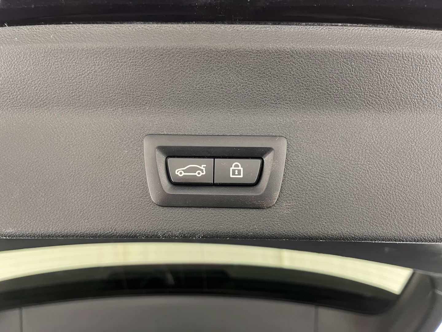 BMW iX3 High Executive Shadow-line-Plus-Pack 80 kWh [ 3-Fase ] (INCL-BTW) *PANO | LUXURY-LEATHER | FULL-LED | MEMORY-PACK | HEAD-UP | ADAPTIVE-CRUISE | TOPVIEW | HARMAN/KARDON-AUDIO | BLIND-SPOT | SPORT-SEATS | DAB+ | CARPLAY | KEYLESS | 20''ALU*