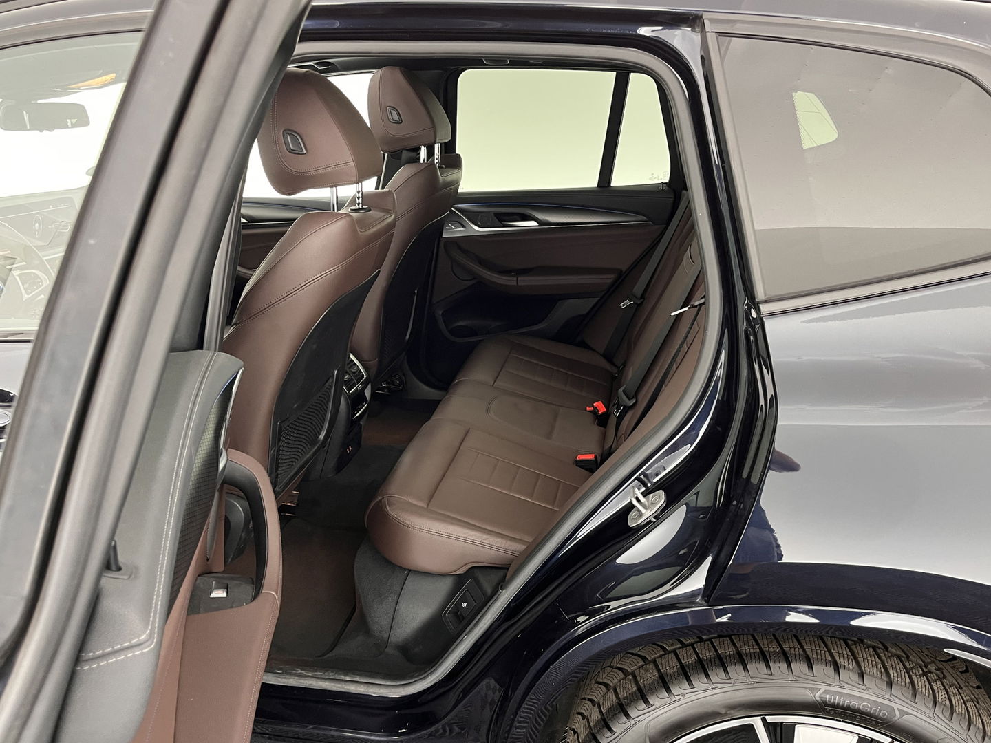 BMW iX3 High Executive Shadow-line-Plus-Pack 80 kWh [ 3-Fase ] (INCL-BTW) *PANO | LUXURY-LEATHER | FULL-LED | MEMORY-PACK | HEAD-UP | ADAPTIVE-CRUISE | TOPVIEW | HARMAN/KARDON-AUDIO | BLIND-SPOT | SPORT-SEATS | DAB+ | CARPLAY | KEYLESS | 20''ALU*