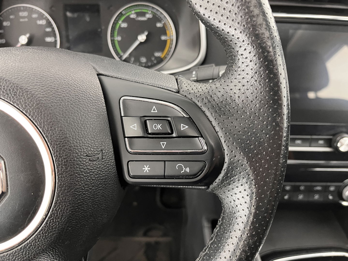 MG Mg Zs EV Luxury 45 kWh (INCL-BTW) *PANO | FULL-LEATHER | CCS-FASTLOADER | KEYLESS | NAVI-FULLMAP | ADAPTIVE-CRUISE | CAMERA | HEATED-SPORT-SEATS | CARPLAY | BLINDSPOT | DAB | LANE-ASSIST | 17"ALU*