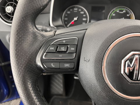 MG Mg Zs EV Luxury 45 kWh (INCL-BTW) *PANO | FULL-LEATHER | CCS-FASTLOADER | KEYLESS | NAVI-FULLMAP | ADAPTIVE-CRUISE | CAMERA | HEATED-SPORT-SEATS | CARPLAY | BLINDSPOT | DAB | LANE-ASSIST | 17"ALU*