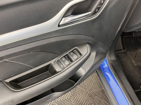 MG Mg Zs EV Luxury 45 kWh (INCL-BTW) *PANO | FULL-LEATHER | CCS-FASTLOADER | KEYLESS | NAVI-FULLMAP | ADAPTIVE-CRUISE | CAMERA | HEATED-SPORT-SEATS | CARPLAY | BLINDSPOT | DAB | LANE-ASSIST | 17"ALU*