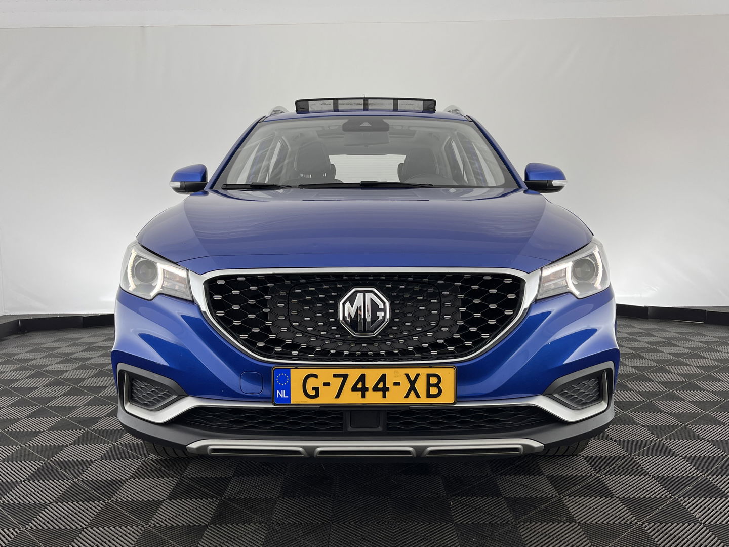 MG Mg Zs EV Luxury 45 kWh (INCL-BTW) *PANO | FULL-LEATHER | CCS-FASTLOADER | KEYLESS | NAVI-FULLMAP | ADAPTIVE-CRUISE | CAMERA | HEATED-SPORT-SEATS | CARPLAY | BLINDSPOT | DAB | LANE-ASSIST | 17"ALU*