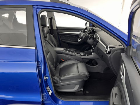 MG Mg Zs EV Luxury 45 kWh (INCL-BTW) *PANO | FULL-LEATHER | CCS-FASTLOADER | KEYLESS | NAVI-FULLMAP | ADAPTIVE-CRUISE | CAMERA | HEATED-SPORT-SEATS | CARPLAY | BLINDSPOT | DAB | LANE-ASSIST | 17"ALU*