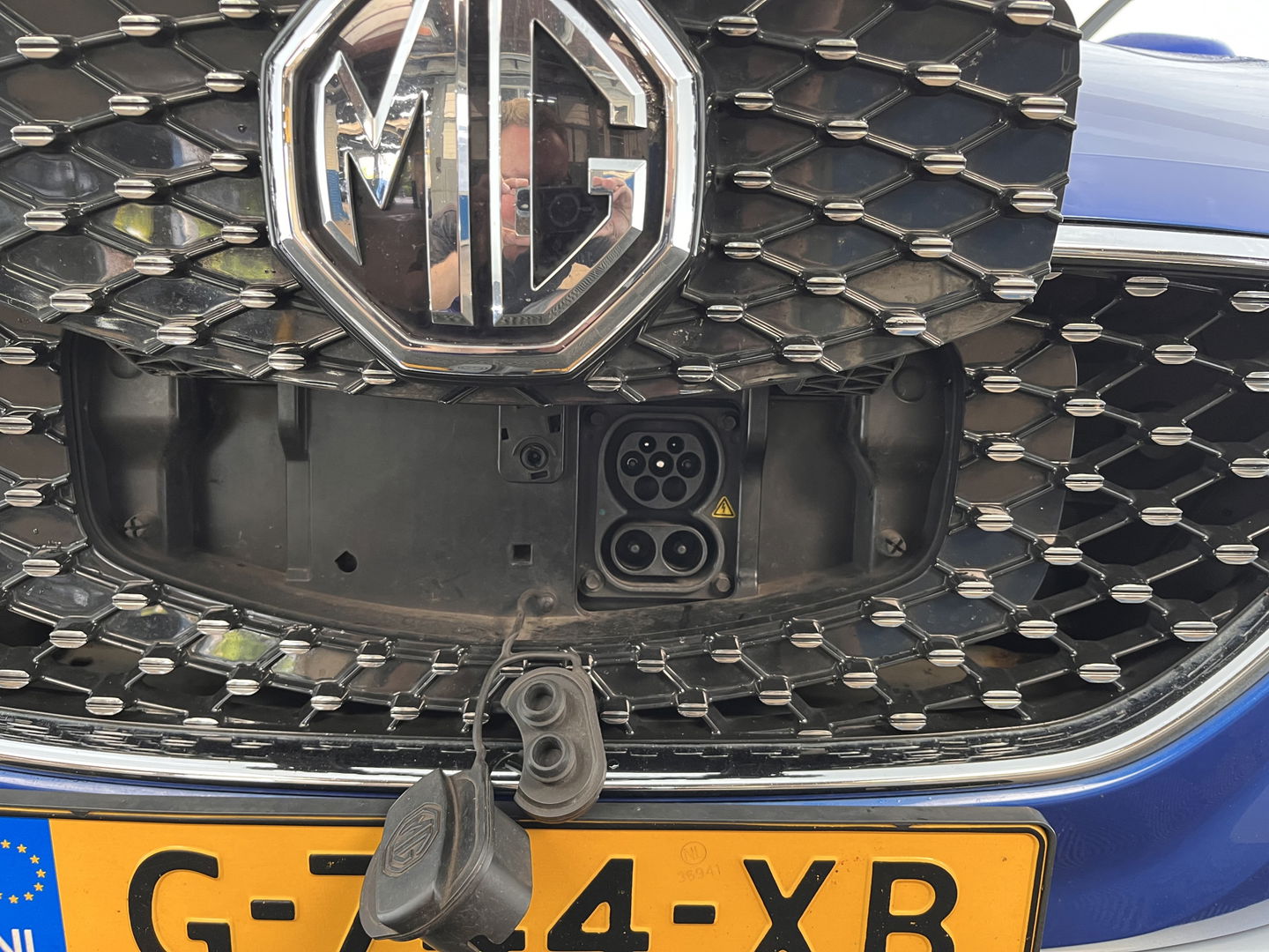 MG Mg Zs EV Luxury 45 kWh (INCL-BTW) *PANO | FULL-LEATHER | CCS-FASTLOADER | KEYLESS | NAVI-FULLMAP | ADAPTIVE-CRUISE | CAMERA | HEATED-SPORT-SEATS | CARPLAY | BLINDSPOT | DAB | LANE-ASSIST | 17"ALU*