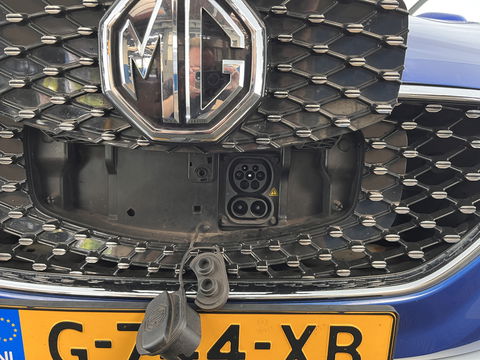 MG Mg Zs EV Luxury 45 kWh (INCL-BTW) *PANO | FULL-LEATHER | CCS-FASTLOADER | KEYLESS | NAVI-FULLMAP | ADAPTIVE-CRUISE | CAMERA | HEATED-SPORT-SEATS | CARPLAY | BLINDSPOT | DAB | LANE-ASSIST | 17"ALU*