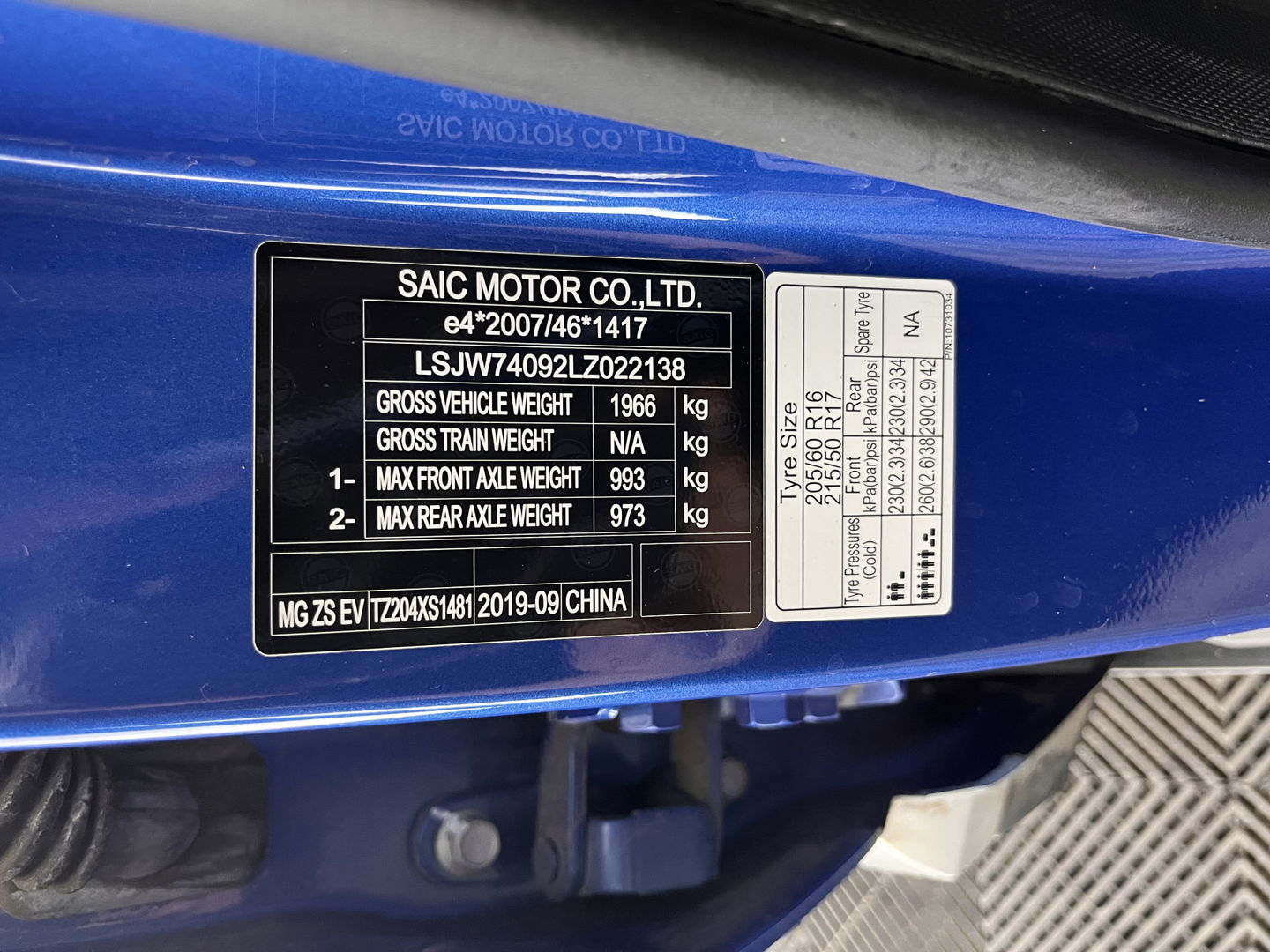 MG Mg Zs EV Luxury 45 kWh (INCL-BTW) *PANO | FULL-LEATHER | CCS-FASTLOADER | KEYLESS | NAVI-FULLMAP | ADAPTIVE-CRUISE | CAMERA | HEATED-SPORT-SEATS | CARPLAY | BLINDSPOT | DAB | LANE-ASSIST | 17"ALU*