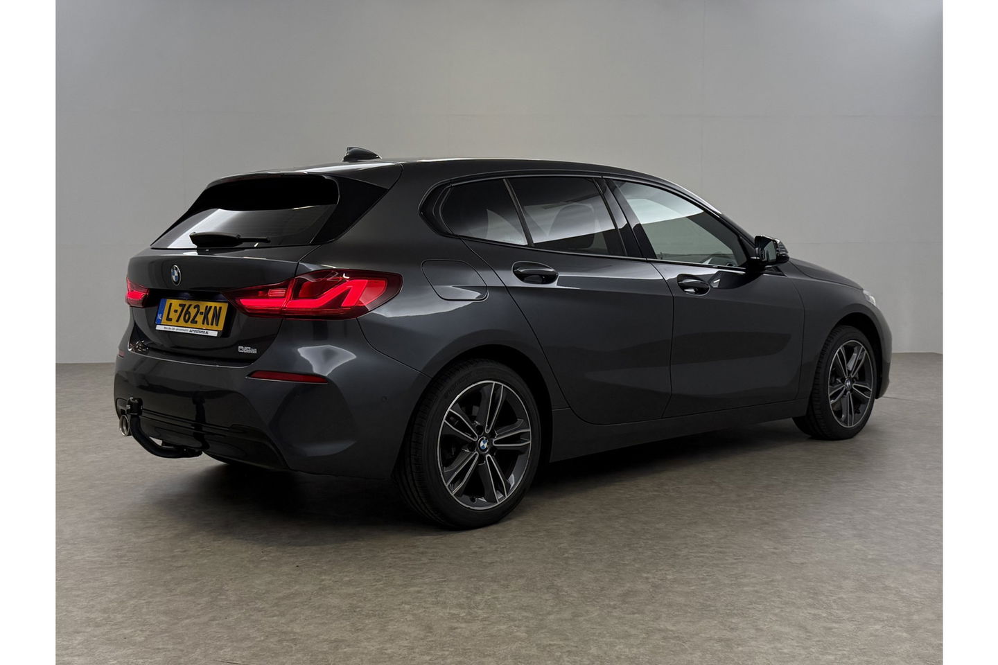 BMW 1-serie 118i M Sport LED Camera Carplay Sfeerverl. Trekhaak Virtual Navi Clima Cruise 17"LMV PDC