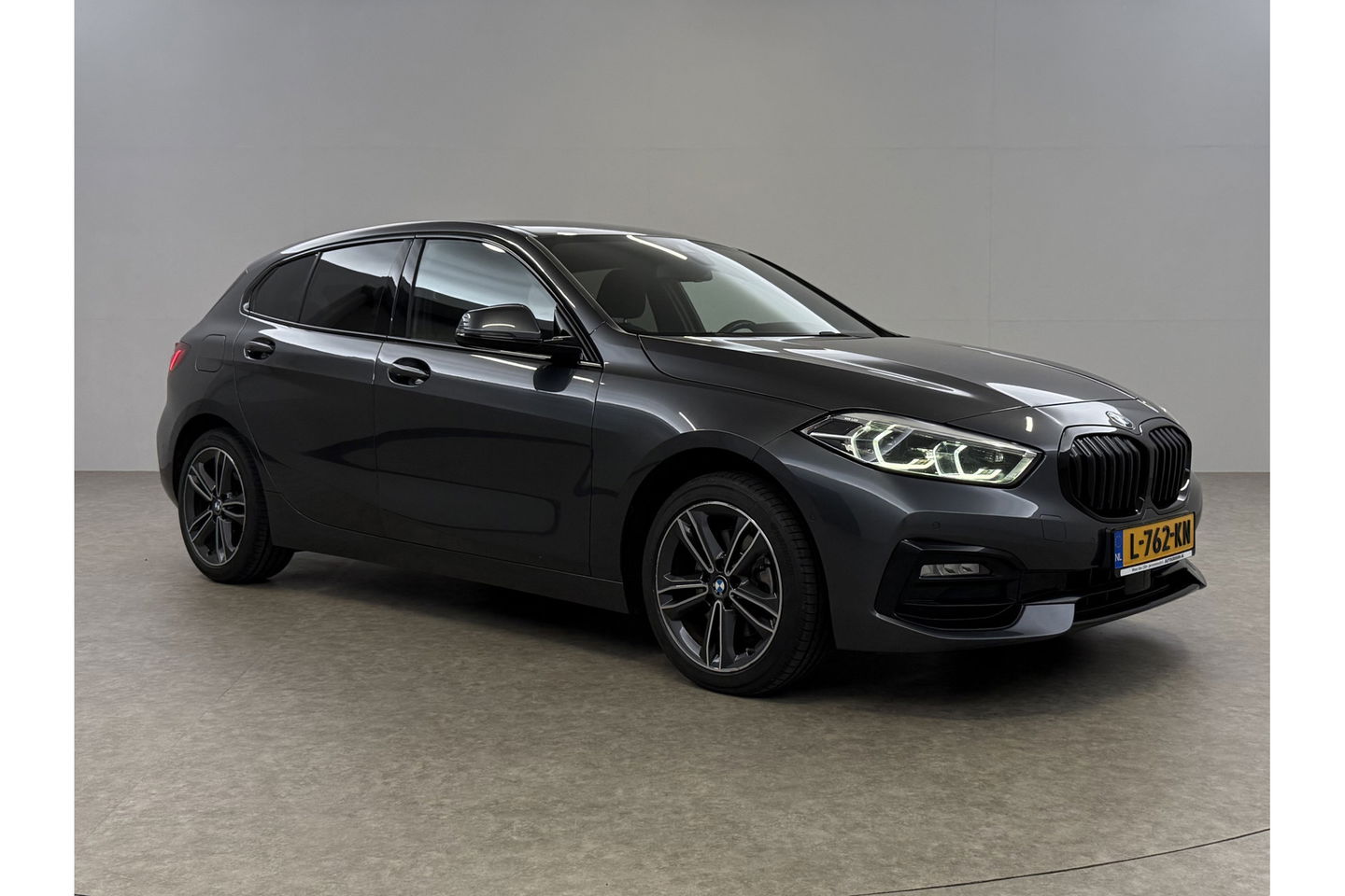 BMW 1-serie 118i M Sport LED Camera Carplay Sfeerverl. Trekhaak Virtual Navi Clima Cruise 17"LMV PDC
