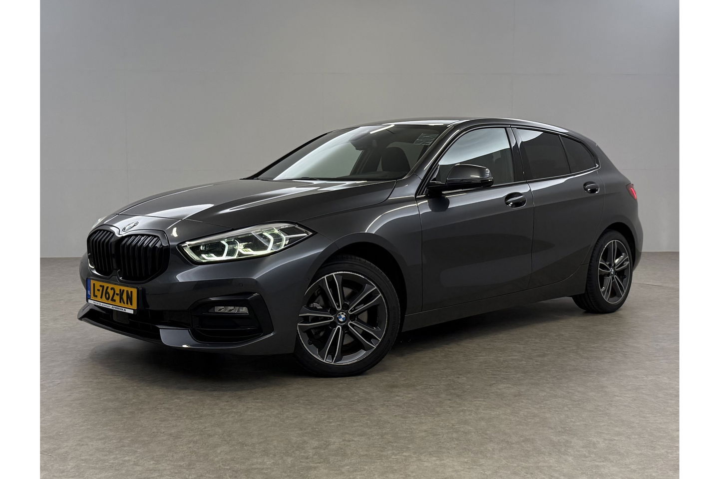 BMW 1-serie 118i M Sport LED Camera Carplay Sfeerverl. Trekhaak Virtual Navi Clima Cruise 17"LMV PDC