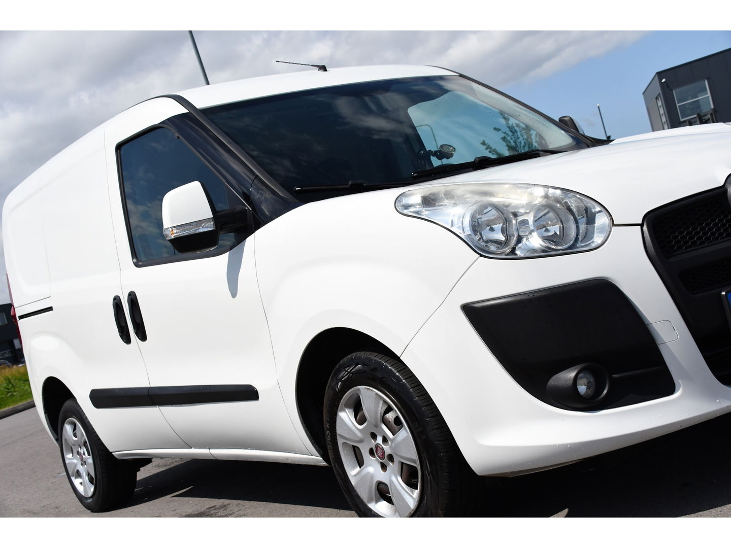 Fiat Dobló Cargo 1.3 MultiJet SX Sensoren, Airco, Trekhaak, 90PK, radio, Uniek!