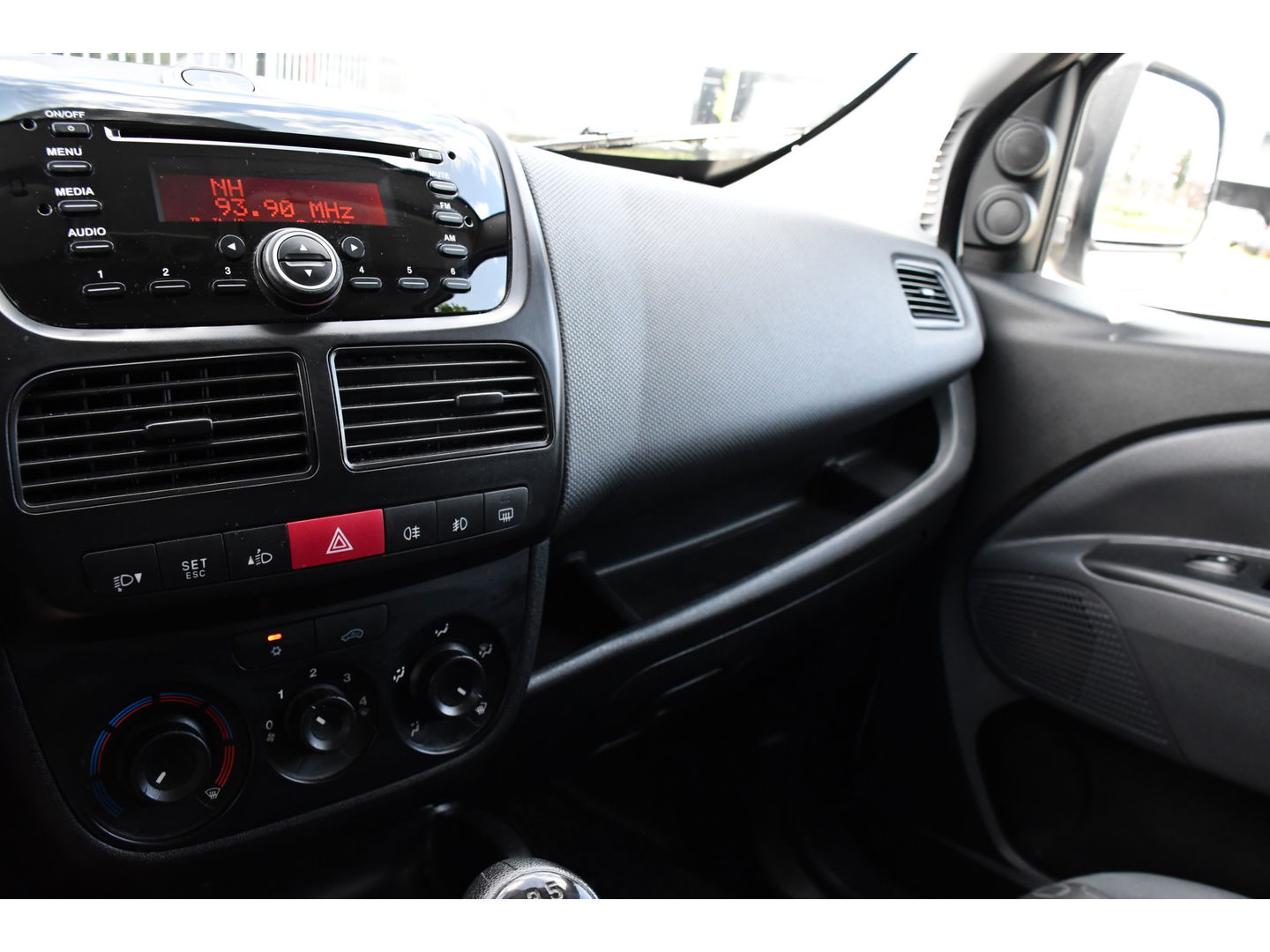 Fiat Dobló Cargo 1.3 MultiJet SX Sensoren, Airco, Trekhaak, 90PK, radio, Uniek!