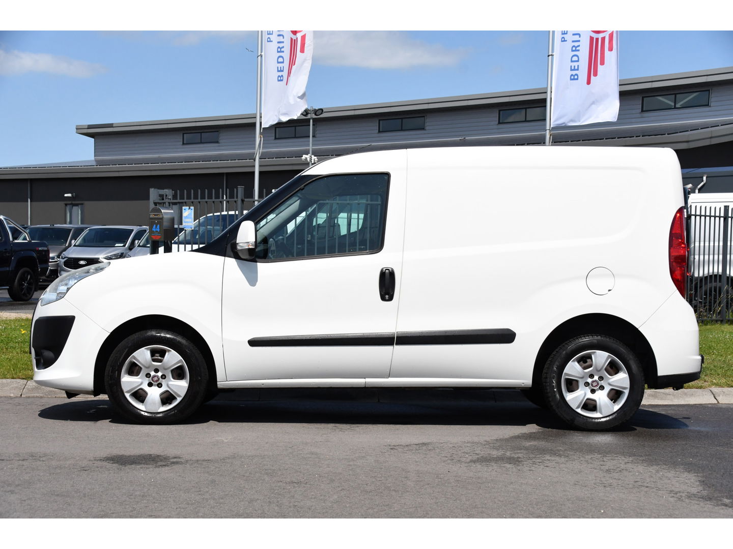 Fiat Dobló Cargo 1.3 MultiJet SX Sensoren, Airco, Trekhaak, 90PK, radio, Uniek!