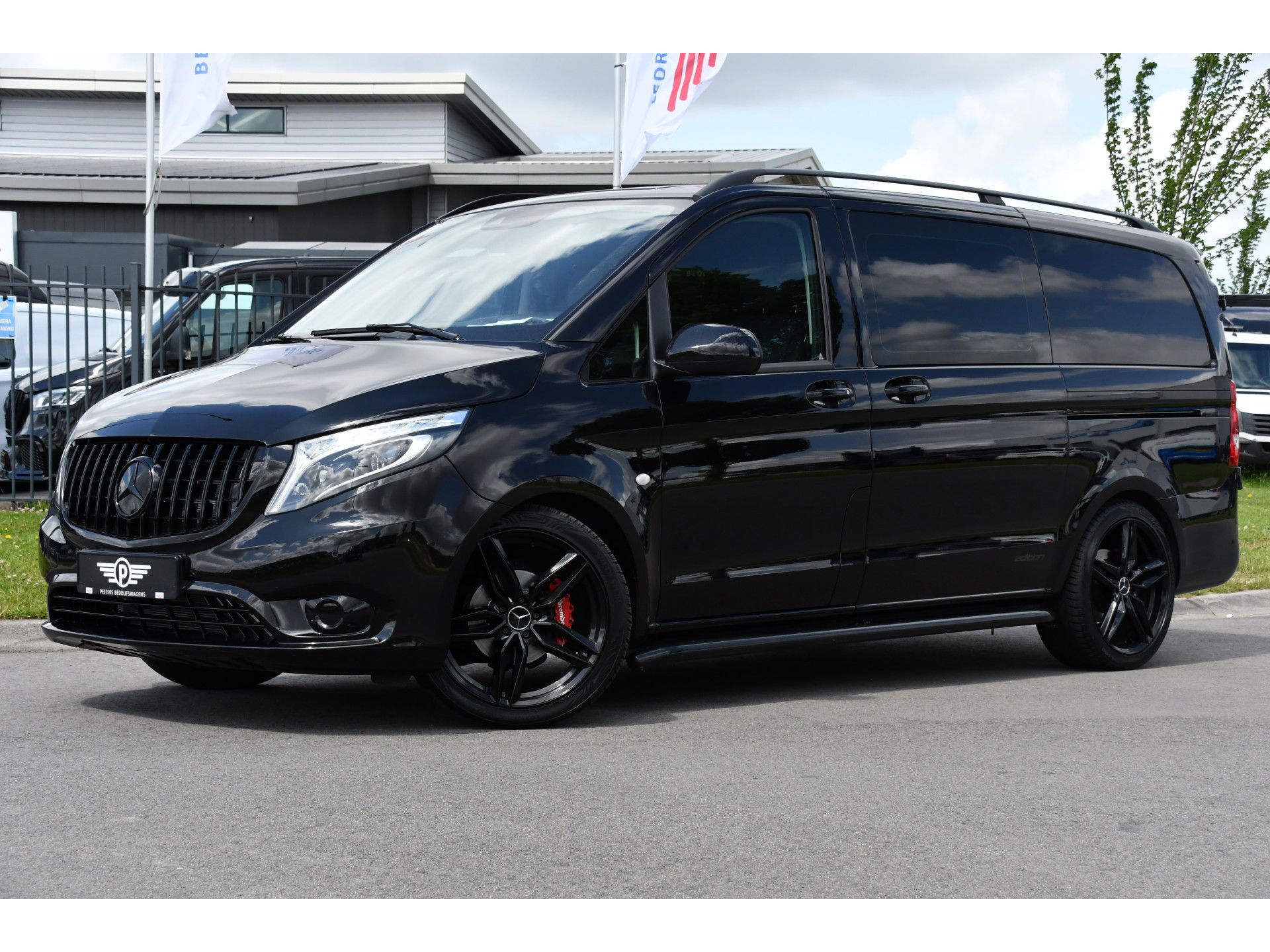 Mercedes-Benz Vito 114 CDI Lang DC Black Edition Camera, Cruise, Carplay, 190PK, Automaat, 2 x Schuifdeur, Leder, LED, Uniek!