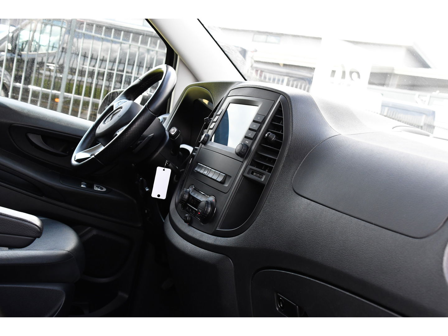 Mercedes-Benz Vito 114 CDI Lang DC Black Edition Camera, Cruise, Carplay, 190PK, Automaat, 2 x Schuifdeur, Leder, LED, Uniek!