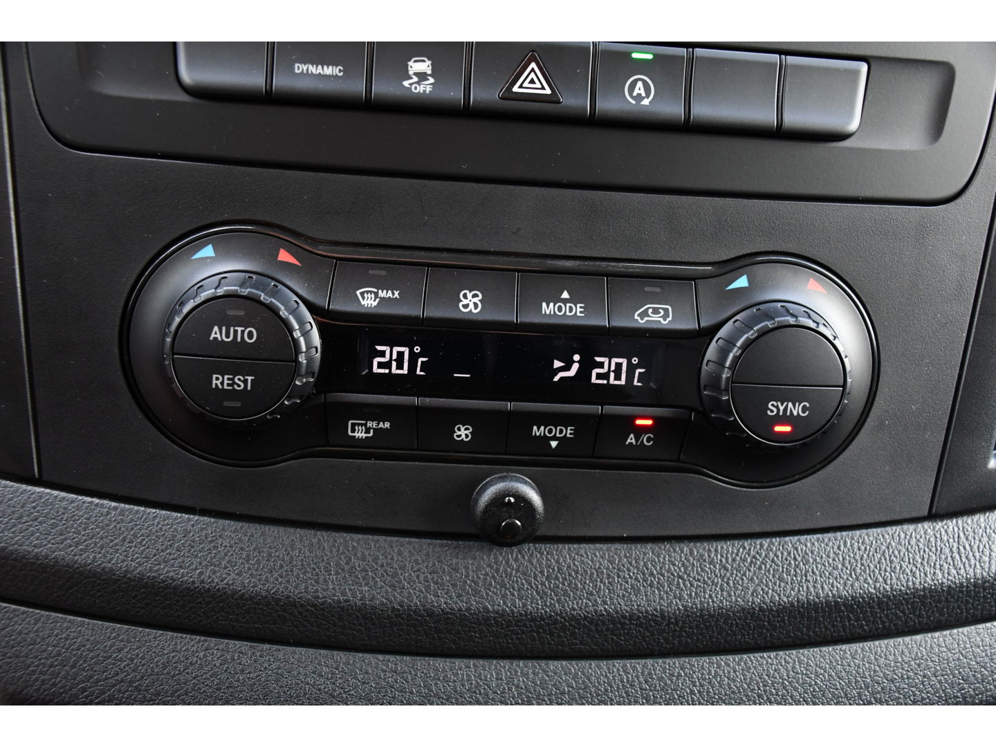 Mercedes-Benz Vito 114 CDI Lang DC Black Edition Camera, Cruise, Carplay, 190PK, Automaat, 2 x Schuifdeur, Leder, LED, Uniek!