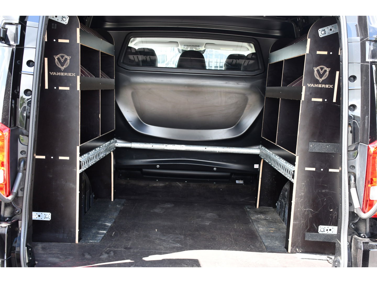 Mercedes-Benz Vito 114 CDI Lang DC Black Edition Camera, Cruise, Carplay, 190PK, Automaat, 2 x Schuifdeur, Leder, LED, Uniek!