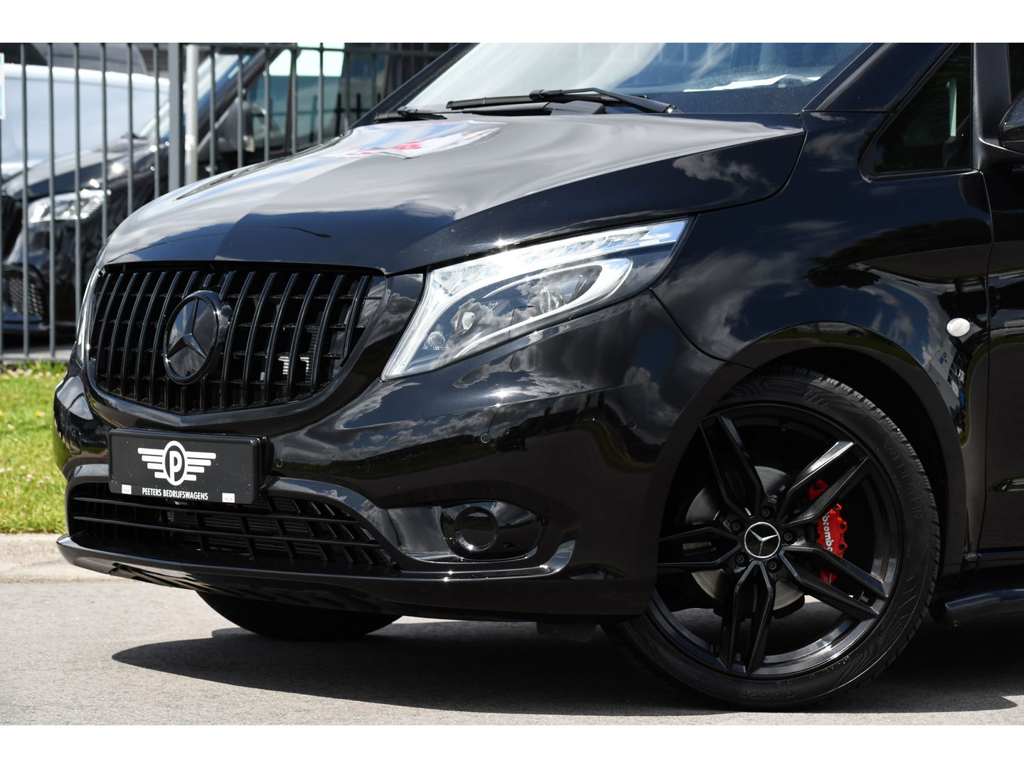 Mercedes-Benz Vito 114 CDI Lang DC Black Edition Camera, Cruise, Carplay, 190PK, Automaat, 2 x Schuifdeur, Leder, LED, Uniek!