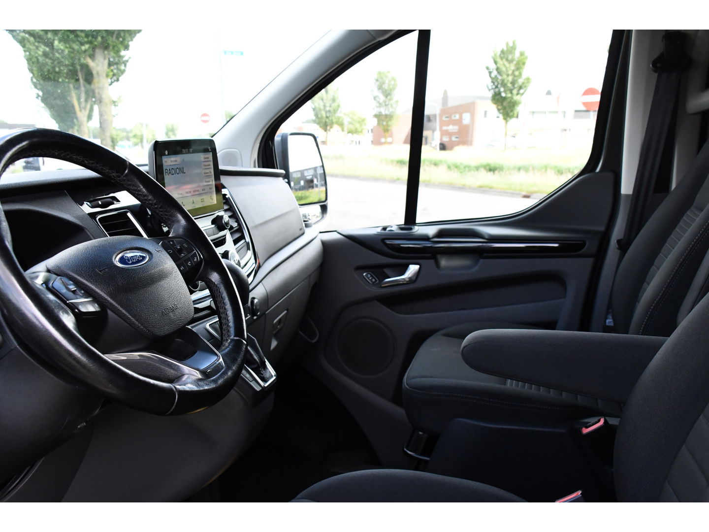 Ford Transit Custom 320 2.0 TDCI L2H1 Raptor Edition DC Limited Camera, Cruise, Sensoren, 130PK, Automaat, Multimedia, Stoelverwarming, 2 x Schuifdeur, Uniek!
