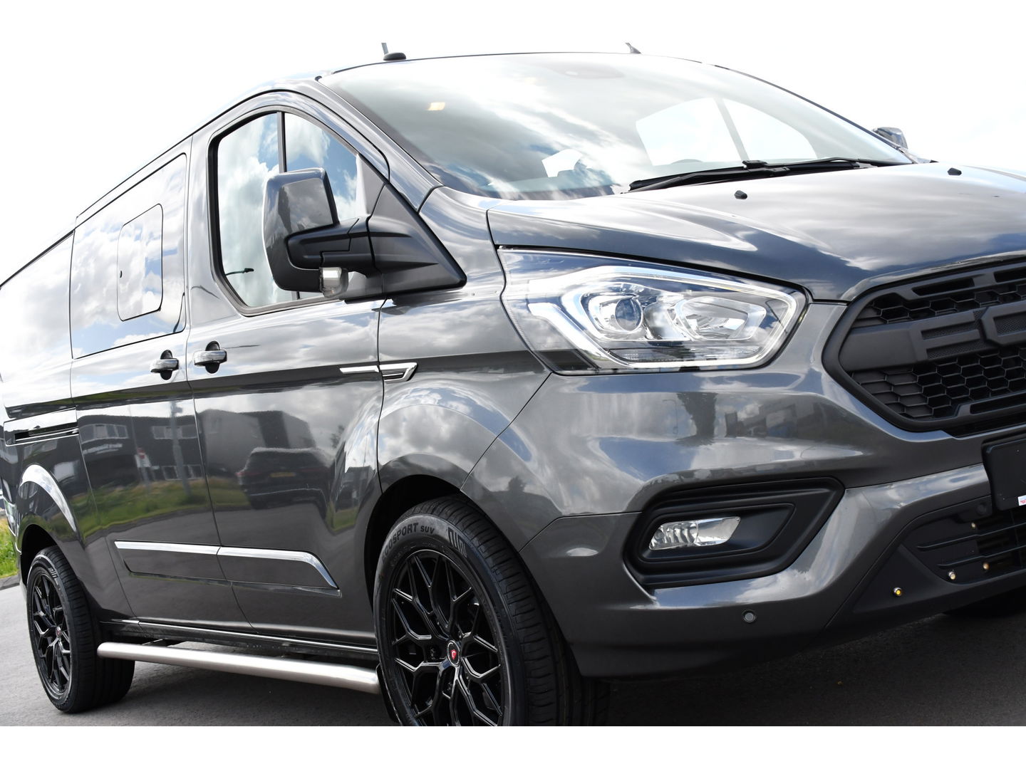 Ford Transit Custom 320 2.0 TDCI L2H1 Raptor Edition DC Limited Camera, Cruise, Sensoren, 130PK, Automaat, Multimedia, Stoelverwarming, 2 x Schuifdeur, Uniek!