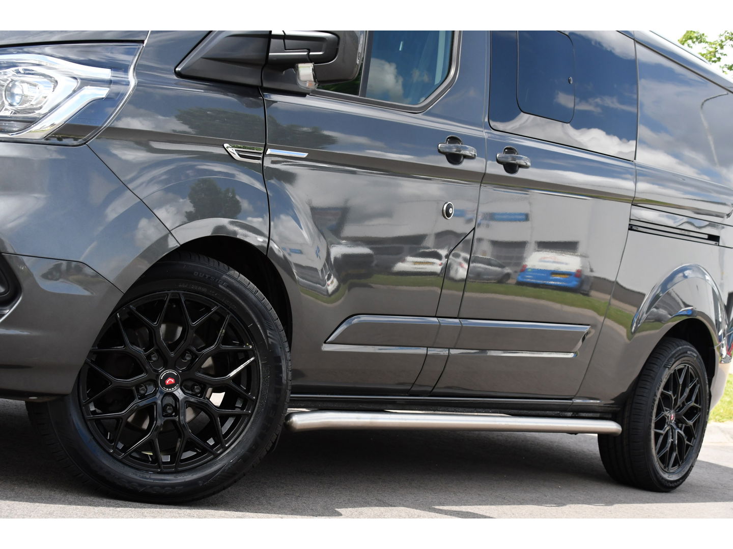 Ford Transit Custom 320 2.0 TDCI L2H1 Raptor Edition DC Limited Camera, Cruise, Sensoren, 130PK, Automaat, Multimedia, Stoelverwarming, 2 x Schuifdeur, Uniek!