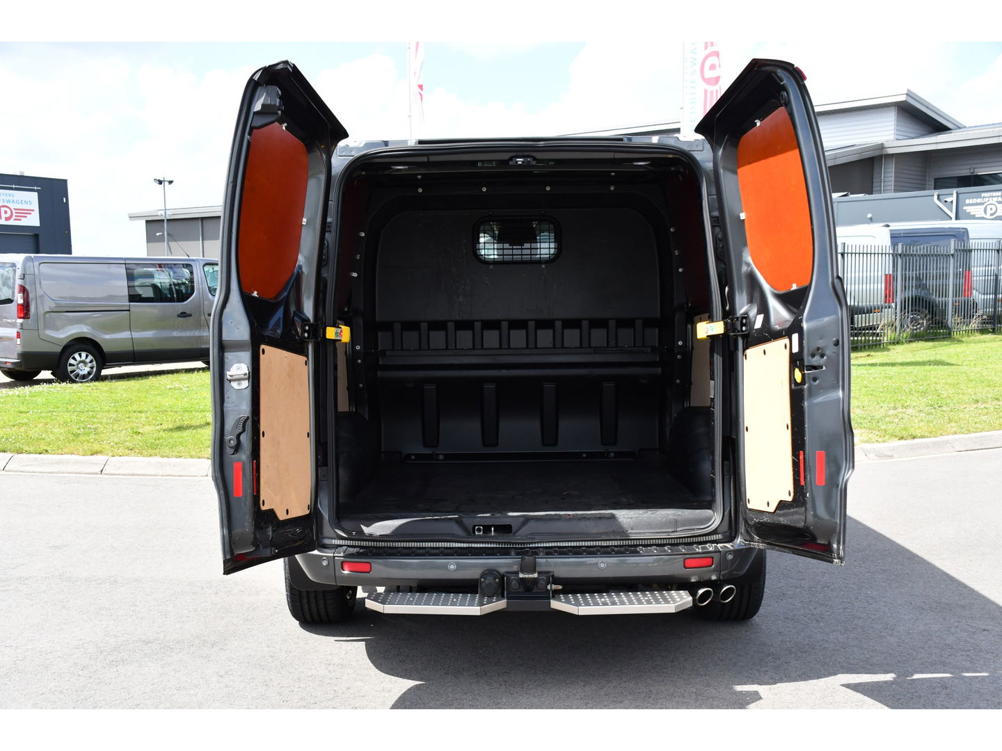 Ford Transit Custom 320 2.0 TDCI L2H1 Raptor Edition DC Limited Camera, Cruise, Sensoren, 130PK, Automaat, Multimedia, Stoelverwarming, 2 x Schuifdeur, Uniek!