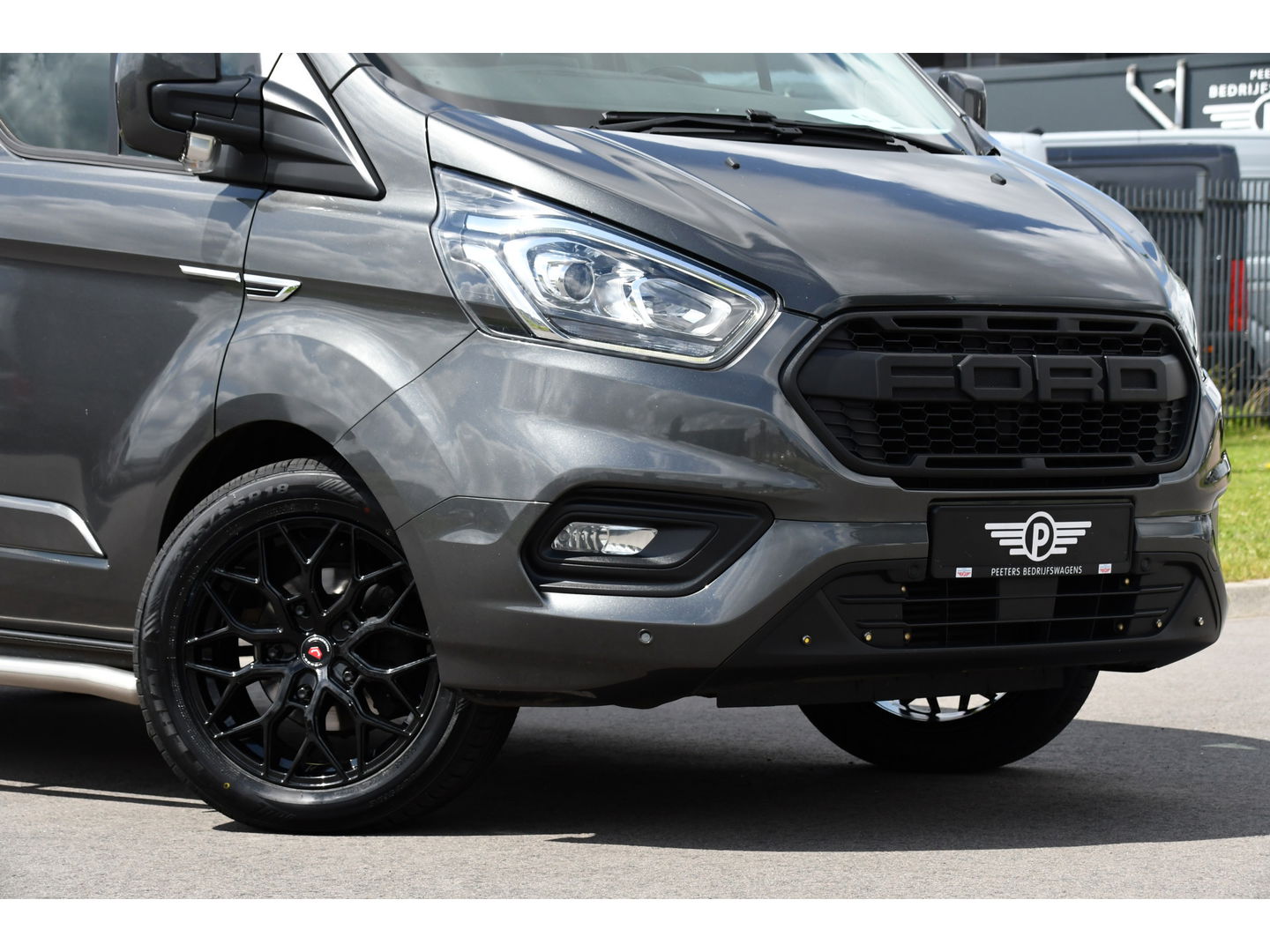 Ford Transit Custom 320 2.0 TDCI L2H1 Raptor Edition DC Limited Camera, Cruise, Sensoren, 130PK, Automaat, Multimedia, Stoelverwarming, 2 x Schuifdeur, Uniek!