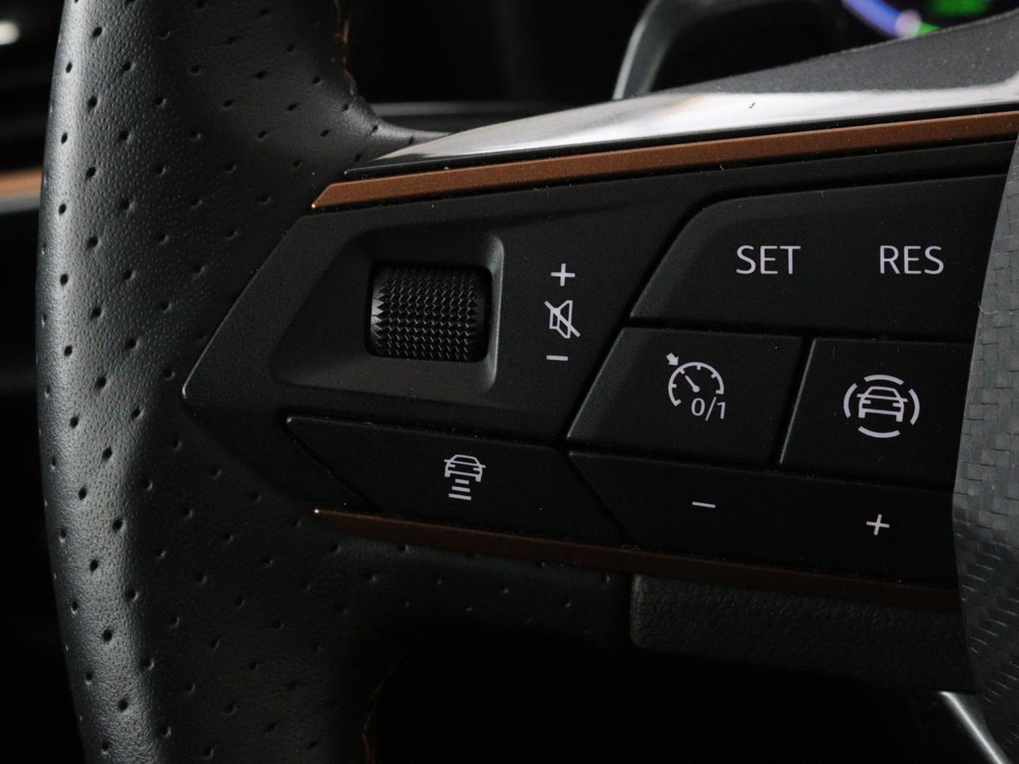 CUPRA Formentor 1.4 e-Hybrid | Adaptive cruise | Stuurverwarming | Full LED | Sportstoelen | Keyless | Climate control | Parkeerhulp | DAB | Sfeerverlichting | PHEV