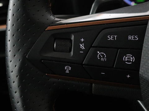 CUPRA Formentor 1.4 e-Hybrid | Adaptive cruise | Stuurverwarming | Full LED | Sportstoelen | Keyless | Climate control | Parkeerhulp | DAB | Sfeerverlichting | PHEV