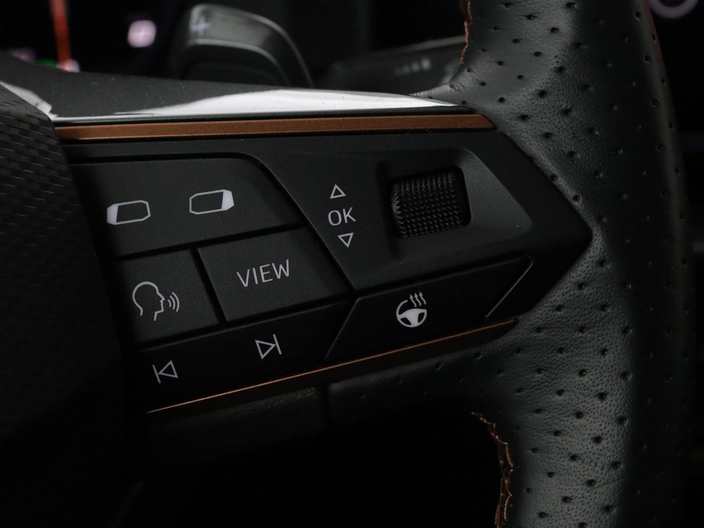 CUPRA Formentor 1.4 e-Hybrid | Adaptive cruise | Stuurverwarming | Full LED | Sportstoelen | Keyless | Climate control | Parkeerhulp | DAB | Sfeerverlichting | PHEV