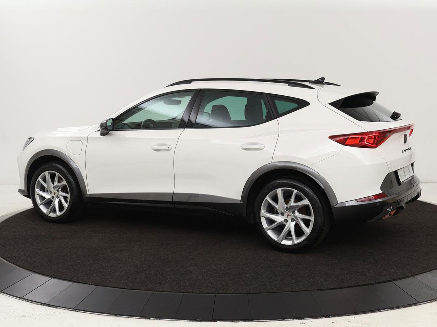 CUPRA Formentor 1.4 e-Hybrid | Adaptive cruise | Stuurverwarming | Full LED | Sportstoelen | Keyless | Climate control | Parkeerhulp | DAB | Sfeerverlichting | PHEV
