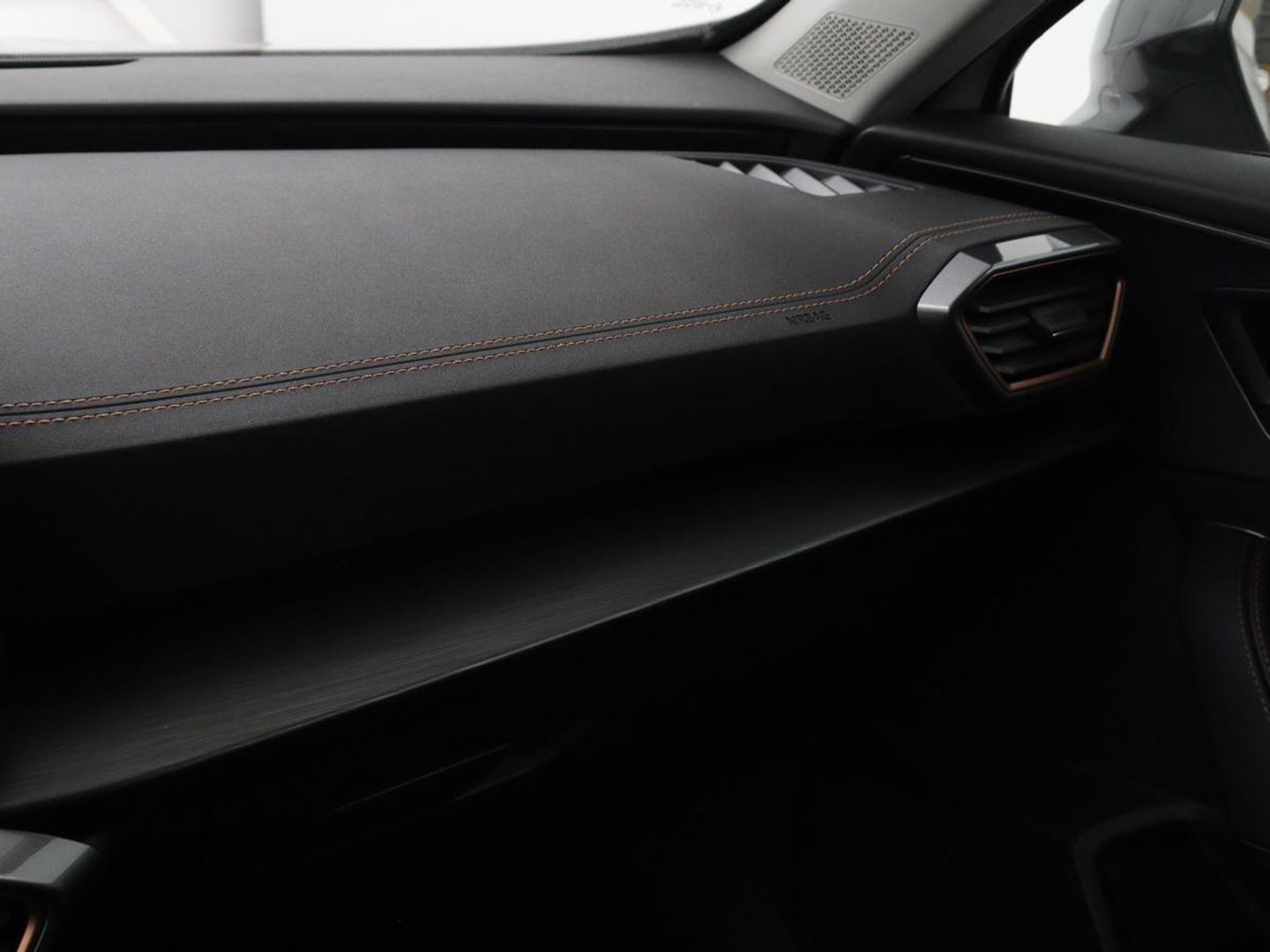 CUPRA Formentor 1.4 e-Hybrid | Adaptive cruise | Stuurverwarming | Full LED | Sportstoelen | Keyless | Climate control | Parkeerhulp | DAB | Sfeerverlichting | PHEV