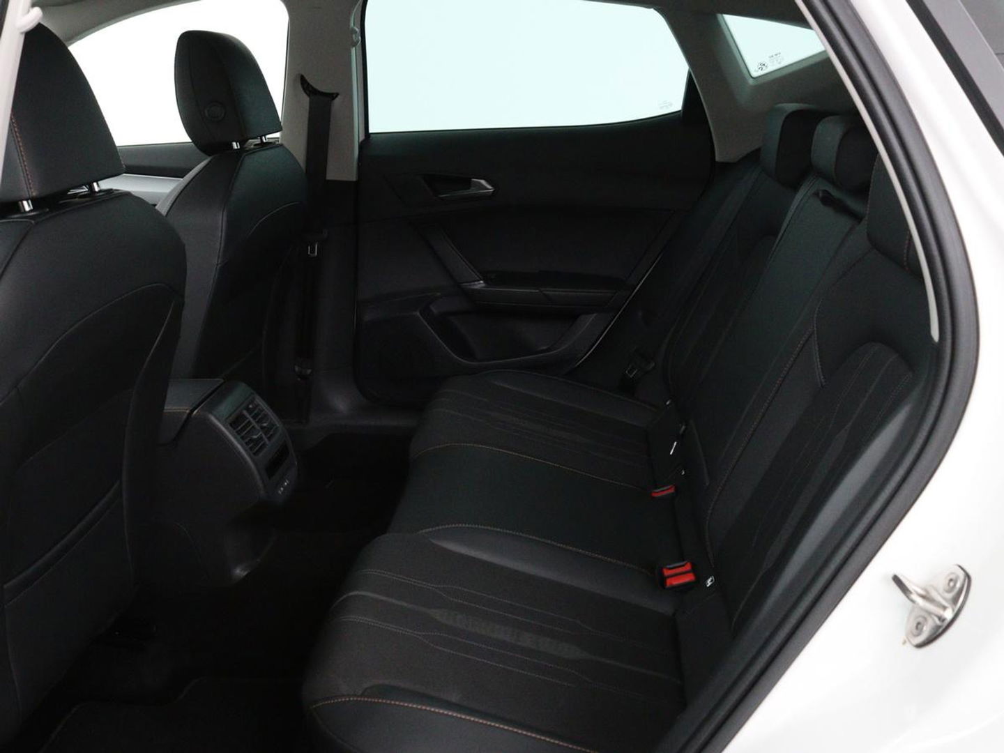 CUPRA Formentor 1.4 e-Hybrid | Adaptive cruise | Stuurverwarming | Full LED | Sportstoelen | Keyless | Climate control | Parkeerhulp | DAB | Sfeerverlichting | PHEV