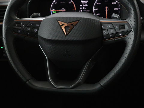 CUPRA Formentor 1.4 e-Hybrid | Adaptive cruise | Stuurverwarming | Full LED | Sportstoelen | Keyless | Climate control | Parkeerhulp | DAB | Sfeerverlichting | PHEV