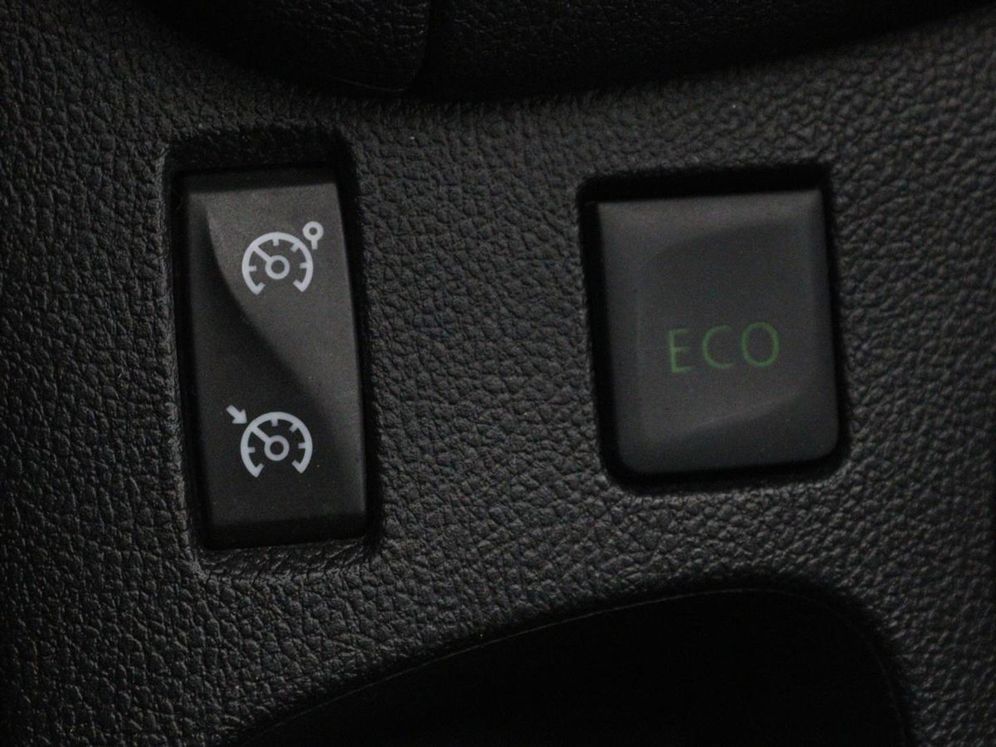 Renault Clio 0.9 TCe Limited | Trekhaak | Camera | Navigatie | Cruise control | Airco | Bluetooth | Parkeerhulp | Getint glas | DAB