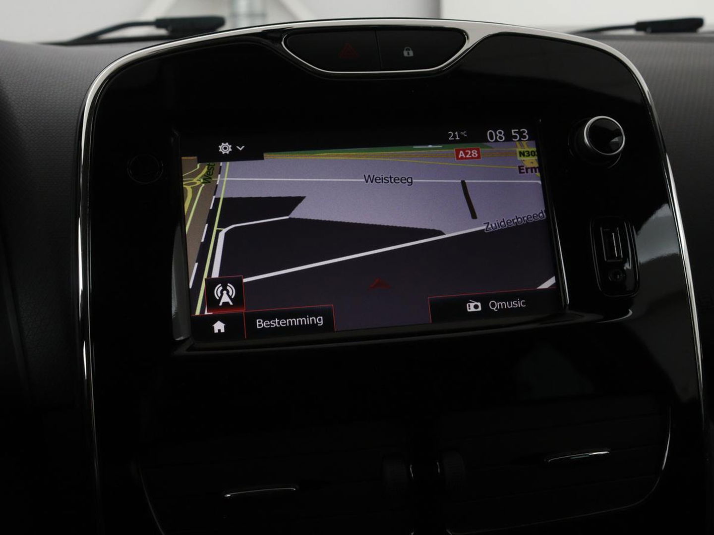 Renault Clio 0.9 TCe Limited | Trekhaak | Camera | Navigatie | Cruise control | Airco | Bluetooth | Parkeerhulp | Getint glas | DAB