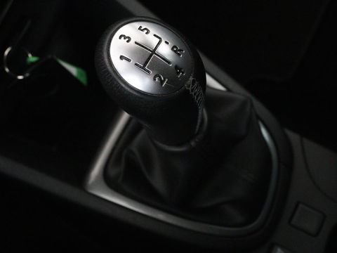 Renault Clio 0.9 TCe Limited | Trekhaak | Camera | Navigatie | Cruise control | Airco | Bluetooth | Parkeerhulp | Getint glas | DAB