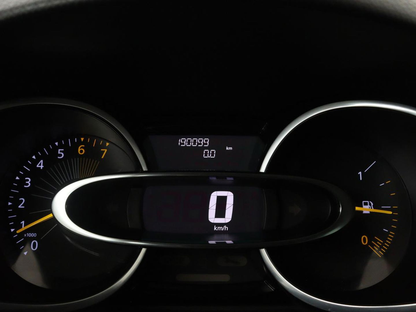 Renault Clio 0.9 TCe Limited | Trekhaak | Camera | Navigatie | Cruise control | Airco | Bluetooth | Parkeerhulp | Getint glas | DAB