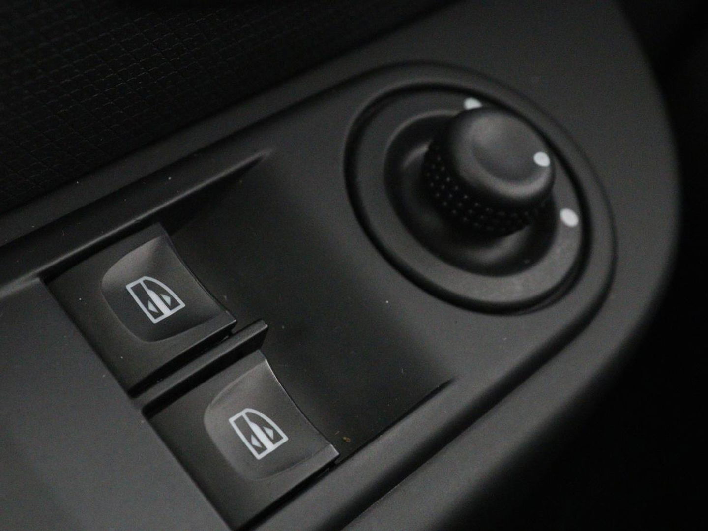 Renault Clio 0.9 TCe Limited | Trekhaak | Camera | Navigatie | Cruise control | Airco | Bluetooth | Parkeerhulp | Getint glas | DAB