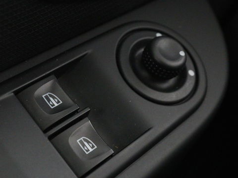 Renault Clio 0.9 TCe Limited | Trekhaak | Camera | Navigatie | Cruise control | Airco | Bluetooth | Parkeerhulp | Getint glas | DAB