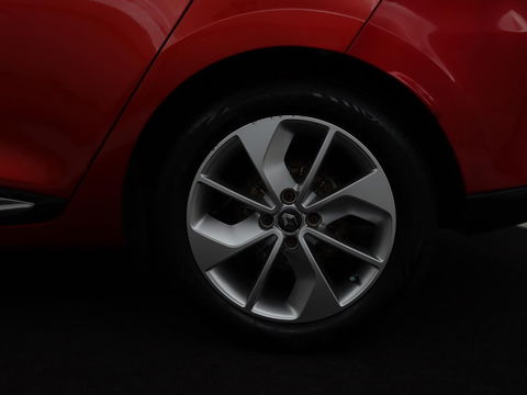 Renault Clio 0.9 TCe Limited | Trekhaak | Camera | Navigatie | Cruise control | Airco | Bluetooth | Parkeerhulp | Getint glas | DAB
